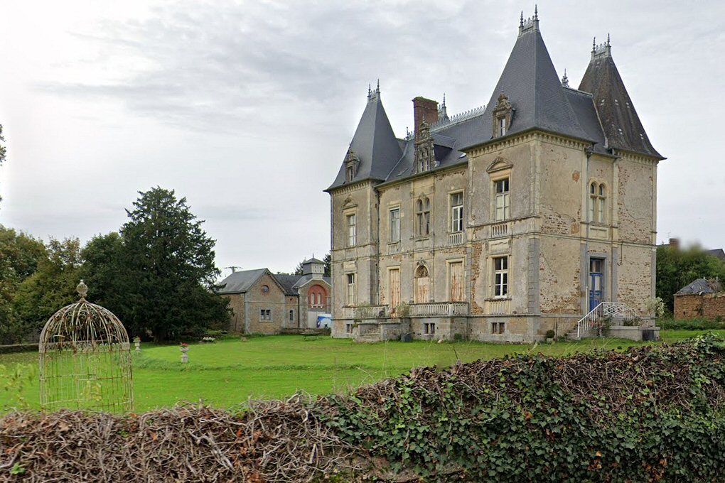 château de la Ferté à Saint Denis de Gastines, rue de la Gare