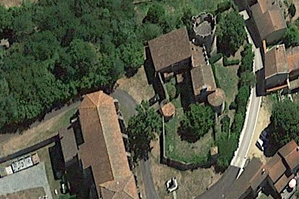 chateau de Sauviat, inscrit MH par arrêté du 13 juillet 1926