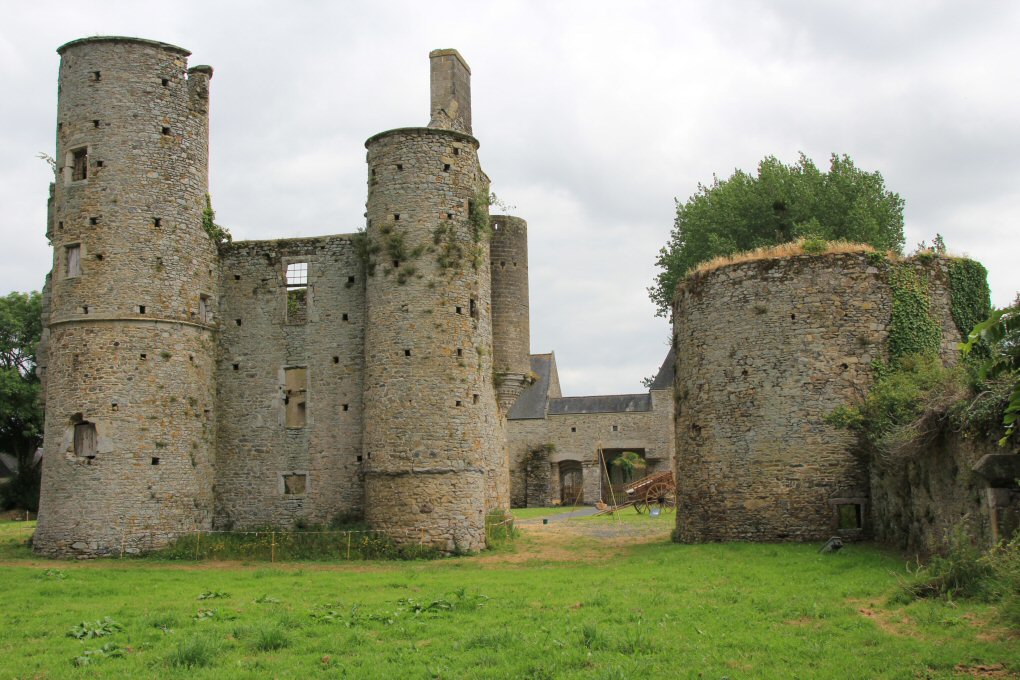 chateau de Montfort à Rémilly-sur-Lozon, ouvert au public