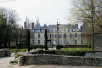 chateau du Mesnil St Denis htel de ville