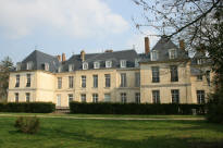 chateau du Mesnil St Denis mairie