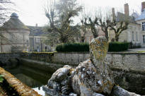 chateau du Mesnil St Denis douves en eaux