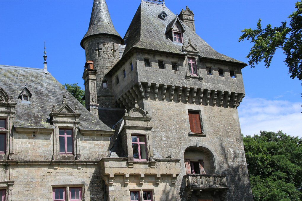 Chateau De Montaignac Saint Hippolyte Bâti Au Xvie Siècle