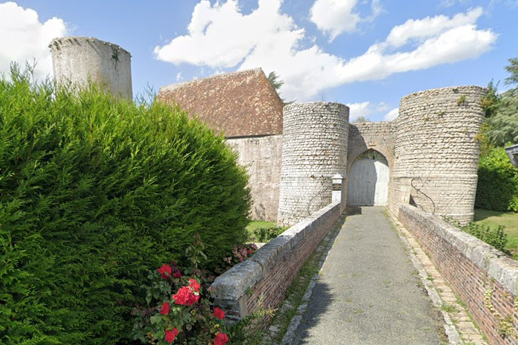 chateau d'Alluyes, ouvert au public visite des vestiges