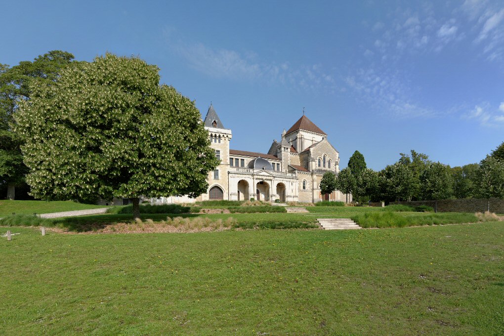 château de Fontaine lès Dijon visible de l'extérieur château de Fontaine lès Dijon visible de l'extérieur