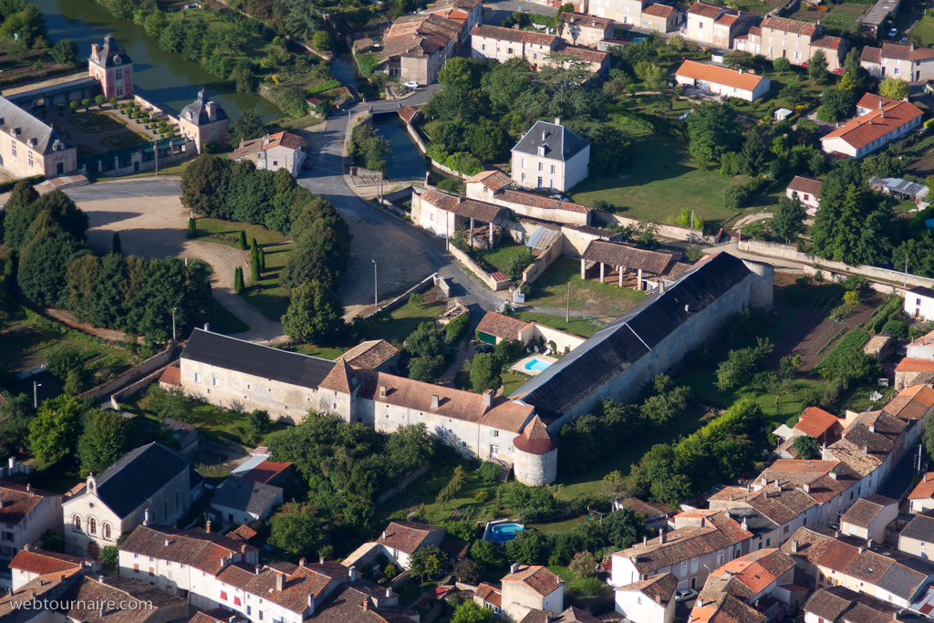 chateau de la Mothe Saint Héray, classé MH le 10 octobre 1927